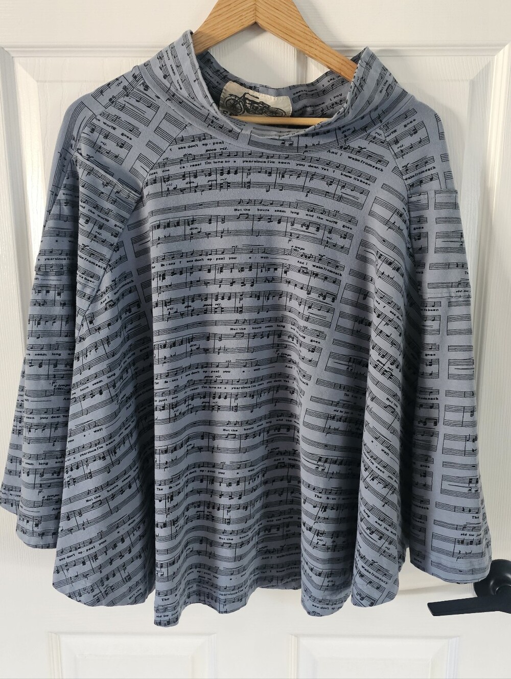 Effie's Heart Sheet Music Novelty Print Poncho Top Mock Neck Size M EUC